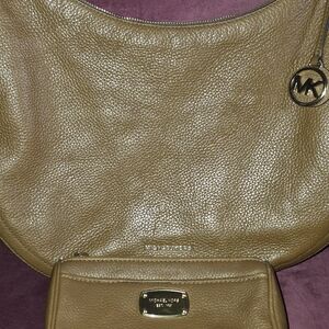 Michael Kors Tan Leather Bag/Wallett And Extra Bag!